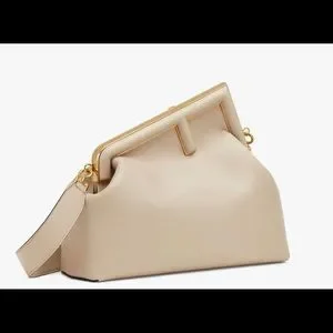 FENDI ファースト 275fe5dec6910fbbb78b0fa7843793